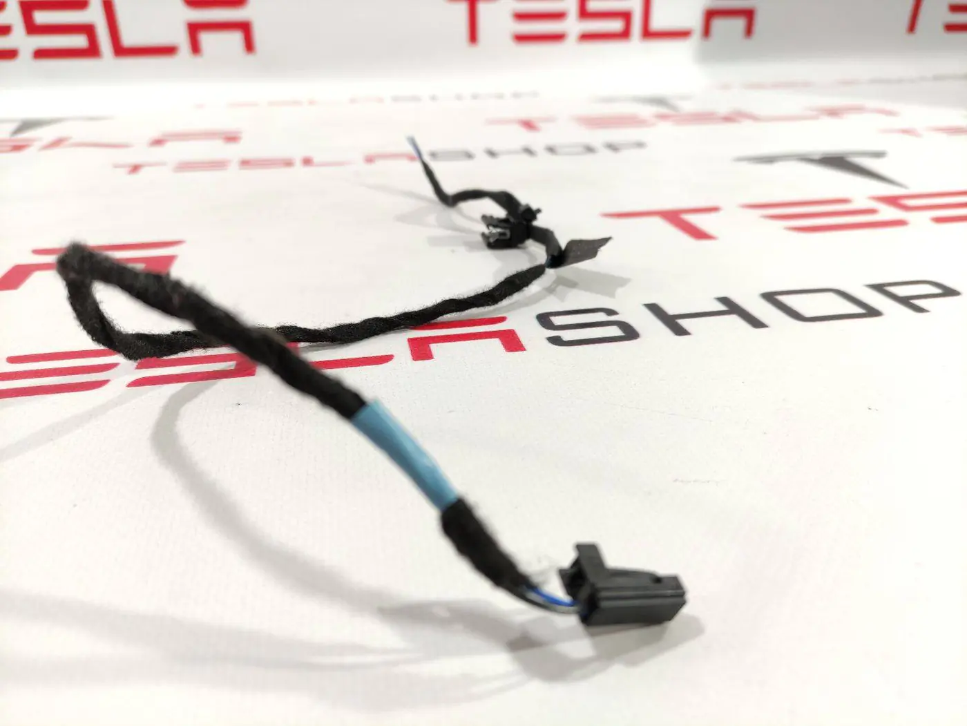 Разъем (фишка) проводки к Tesla Model S 2018