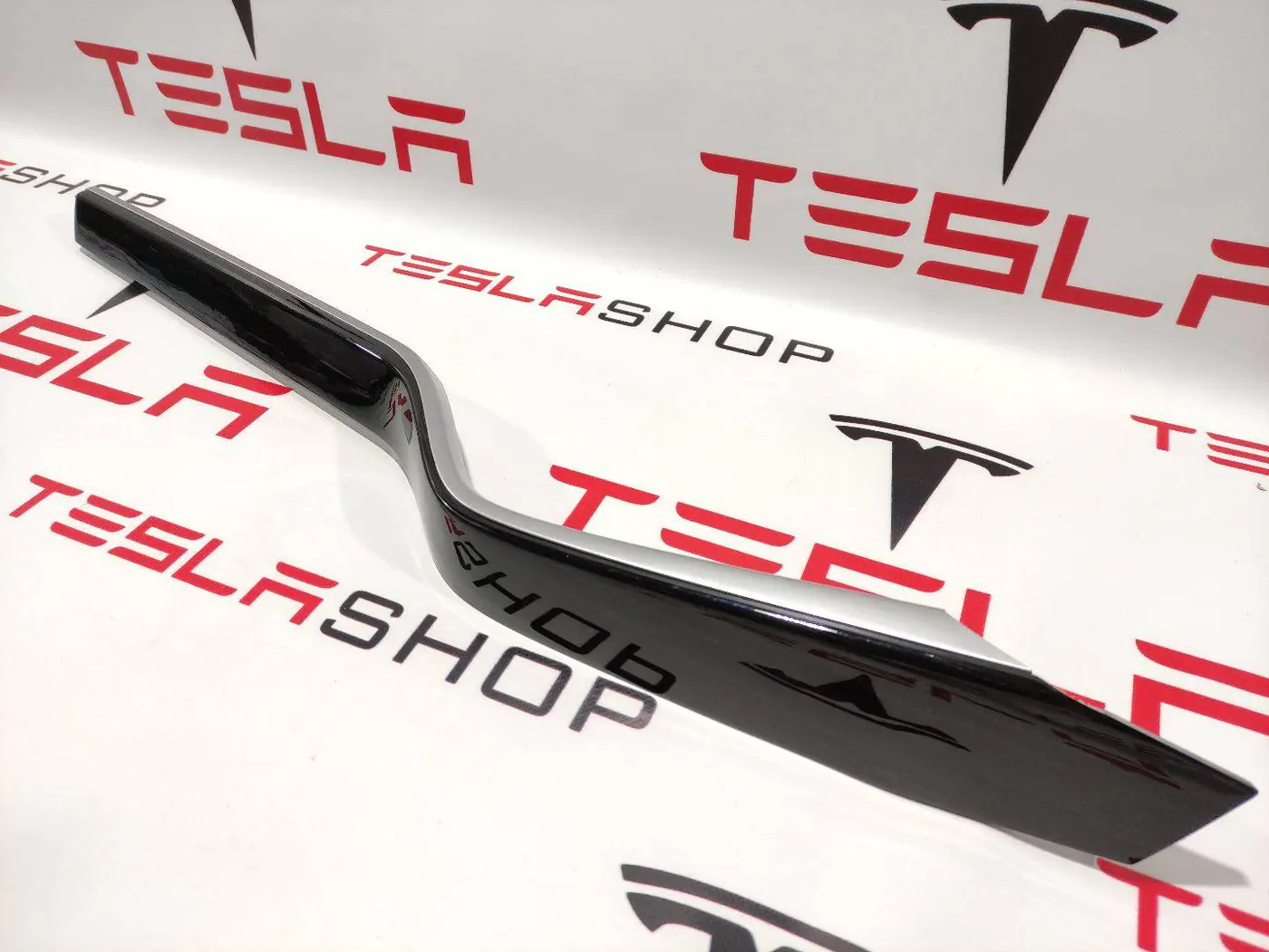 Обшивка двери (дверная карта) комплект к Tesla Model X 2017