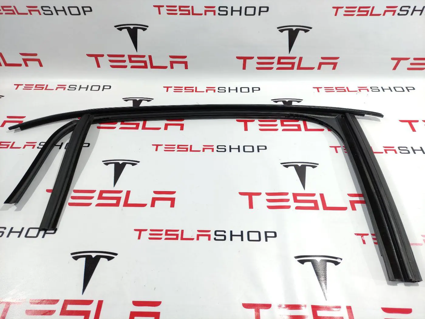 Уплотнитель двери сдвижной к Tesla Model X 2016
