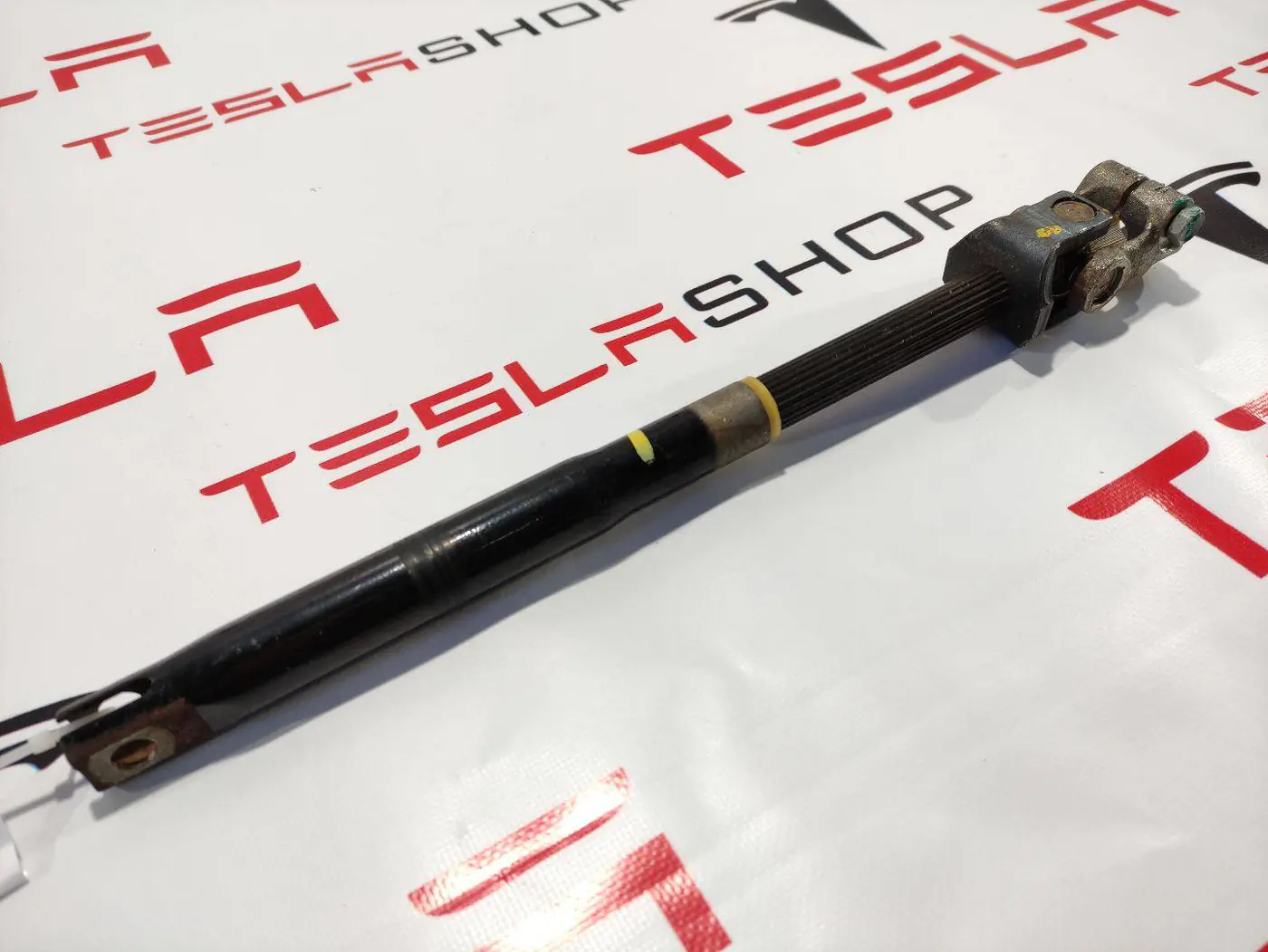 Вал рулевой рейки к Tesla Model S 2015