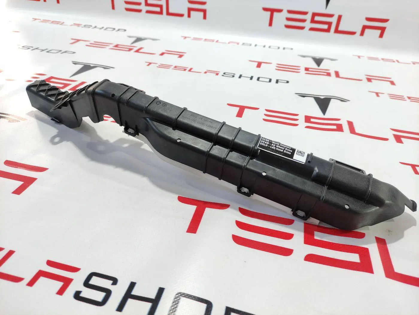Крепление проводки к Tesla Model Y 2020