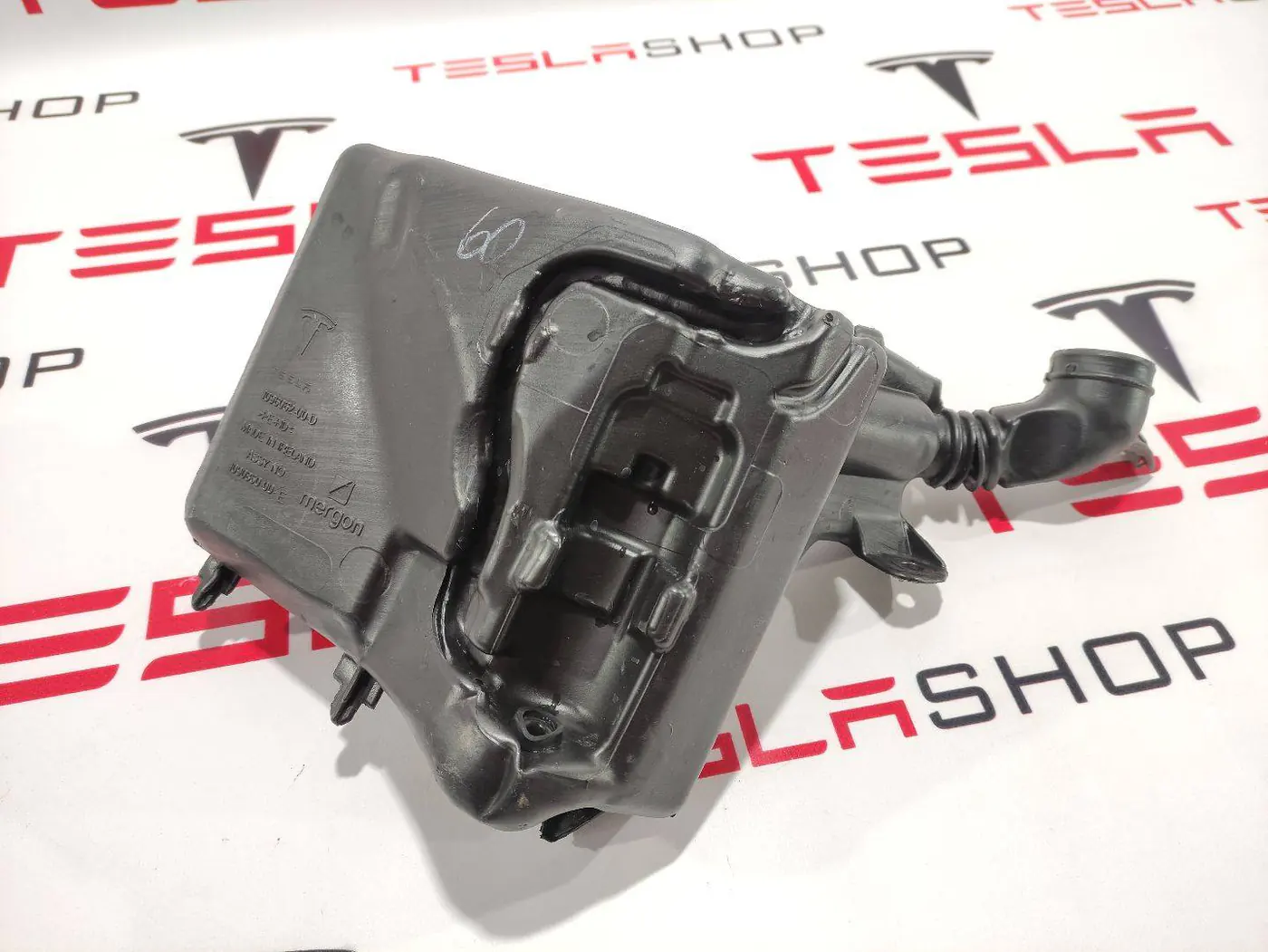 Бачок омывателя к Tesla Model 3 2019