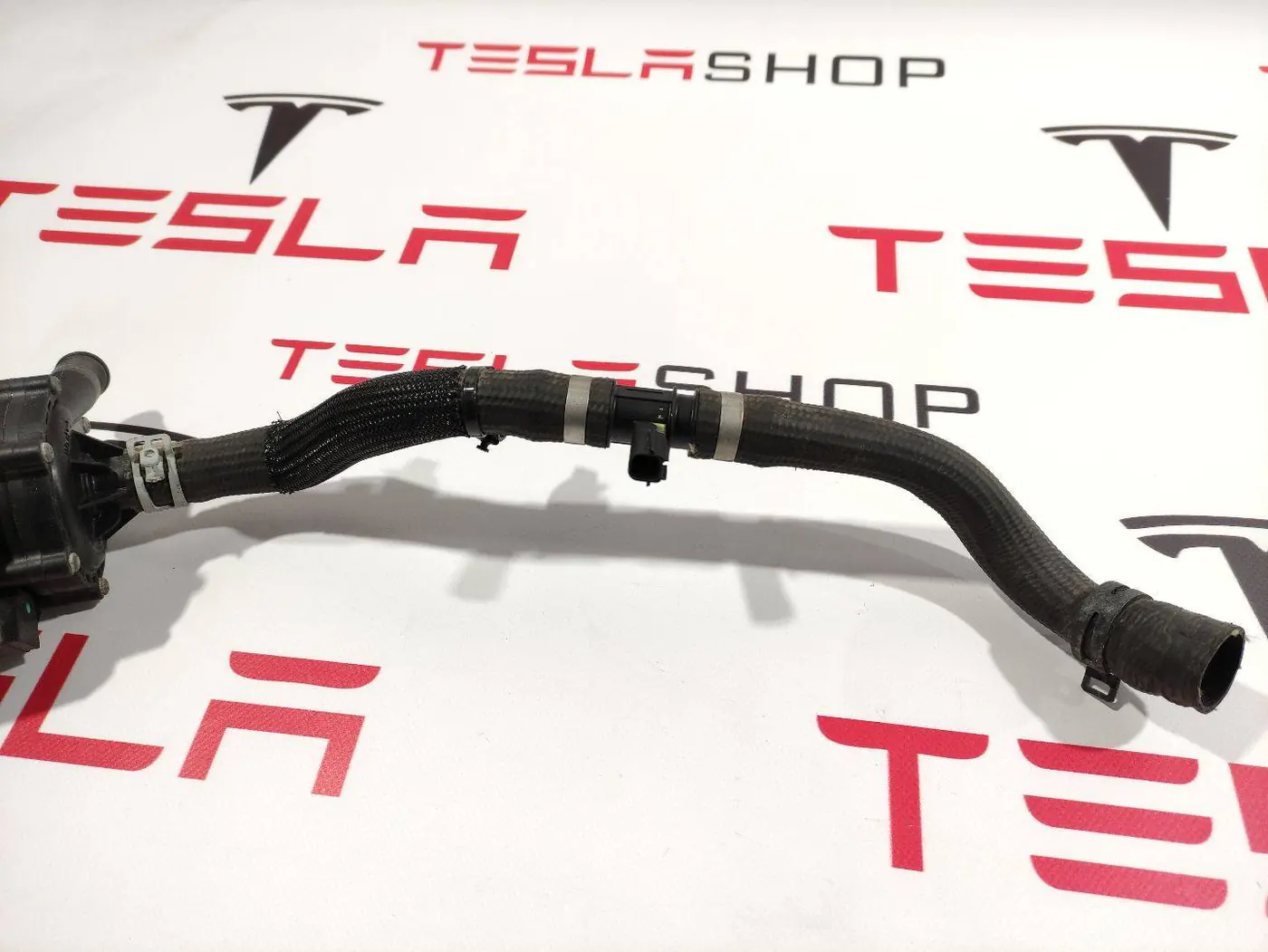 Патрубок к Tesla Model X 2017