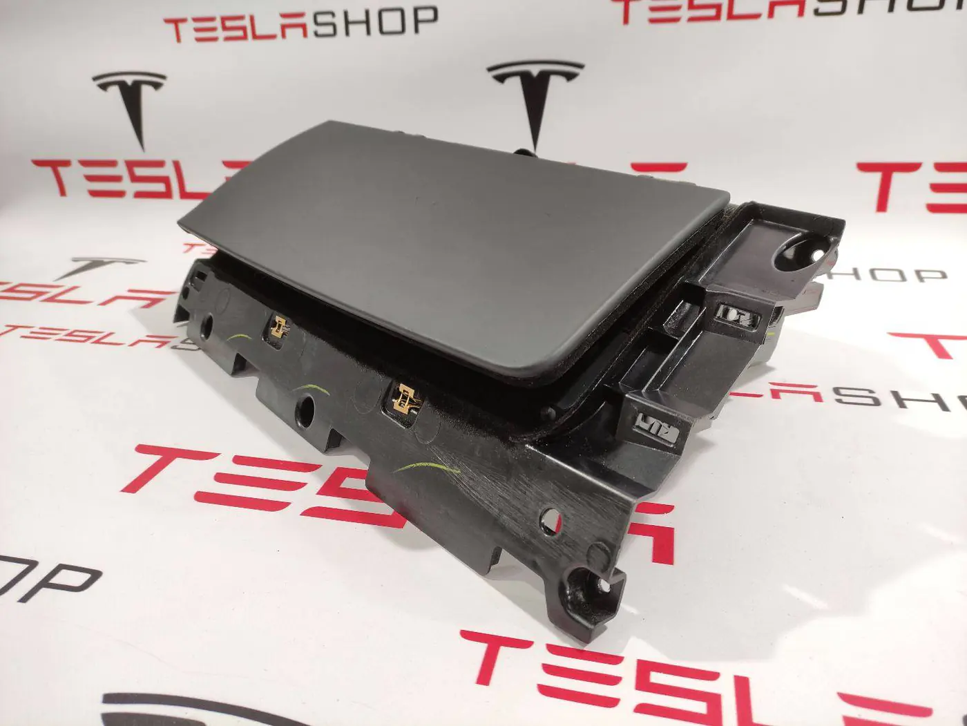 Бардачок к Tesla Model X 2016