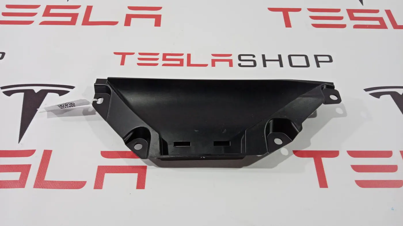 Обшивка двери (дверная карта) комплект к Tesla Model S 2016
