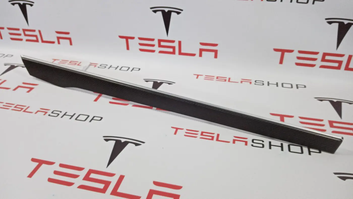 Обшивка двери (дверная карта) комплект к Tesla Model X 2016