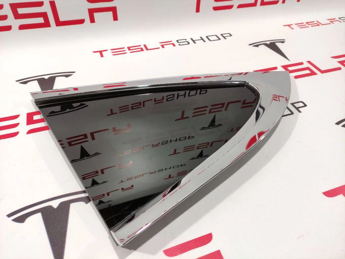 Стекло заднее к Tesla Model X 2020