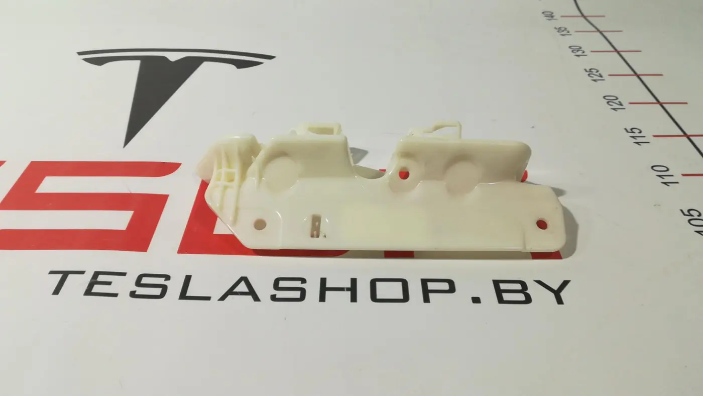 Кронштейн салона к Tesla Model 3 2019