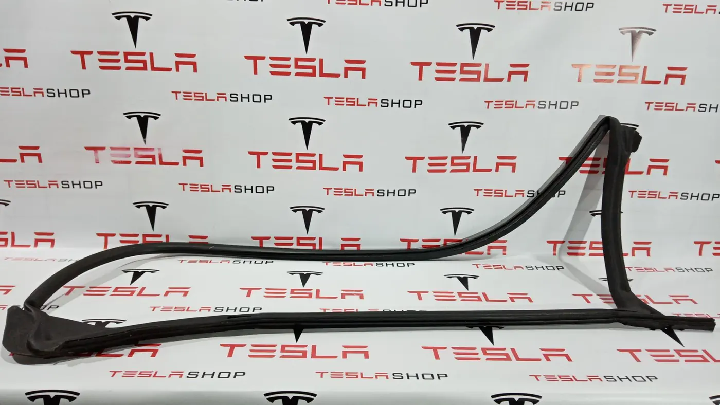 Уплотнитель к Tesla Model S 2015