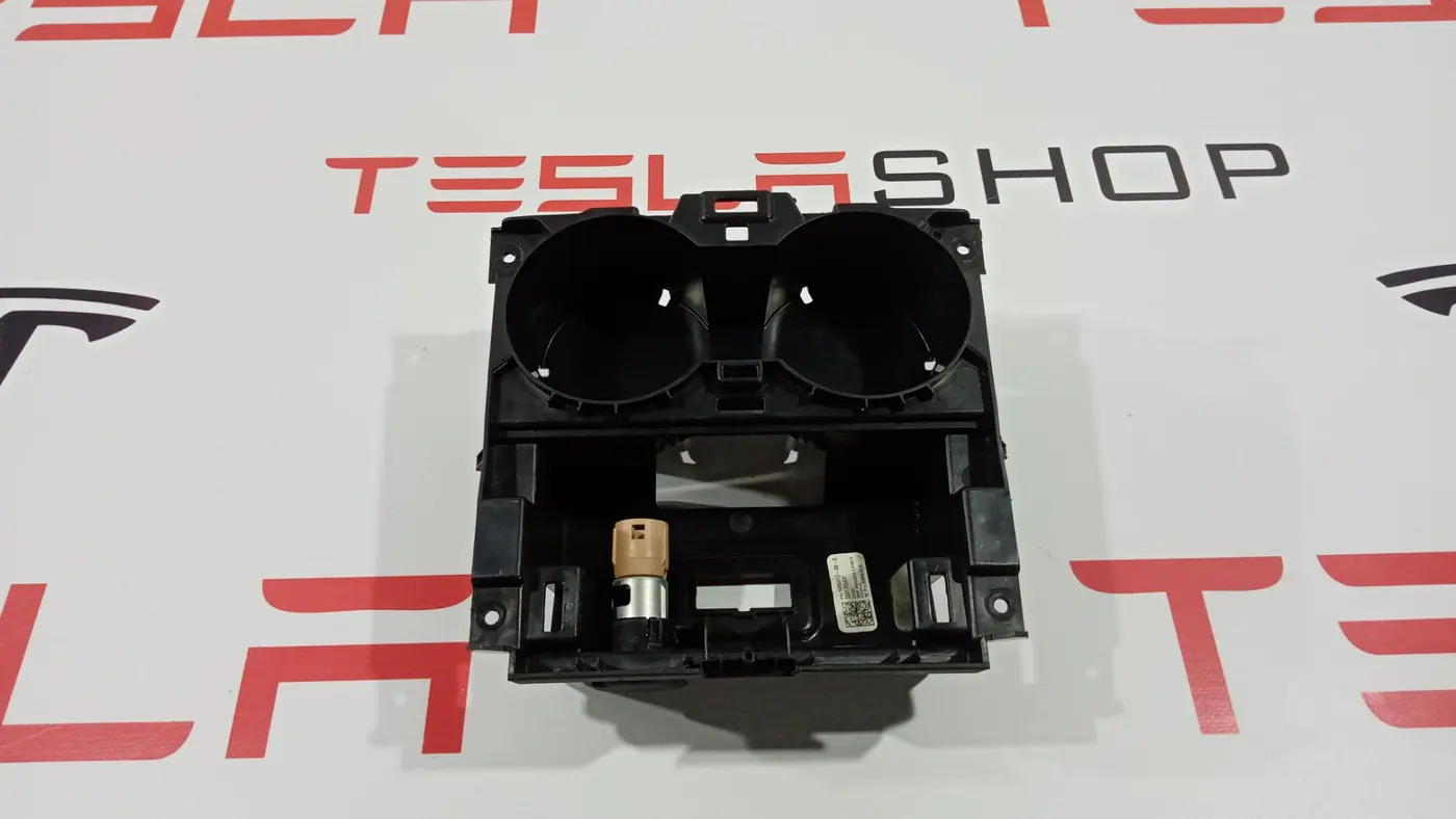 Подстаканник к Tesla Model 3 2019