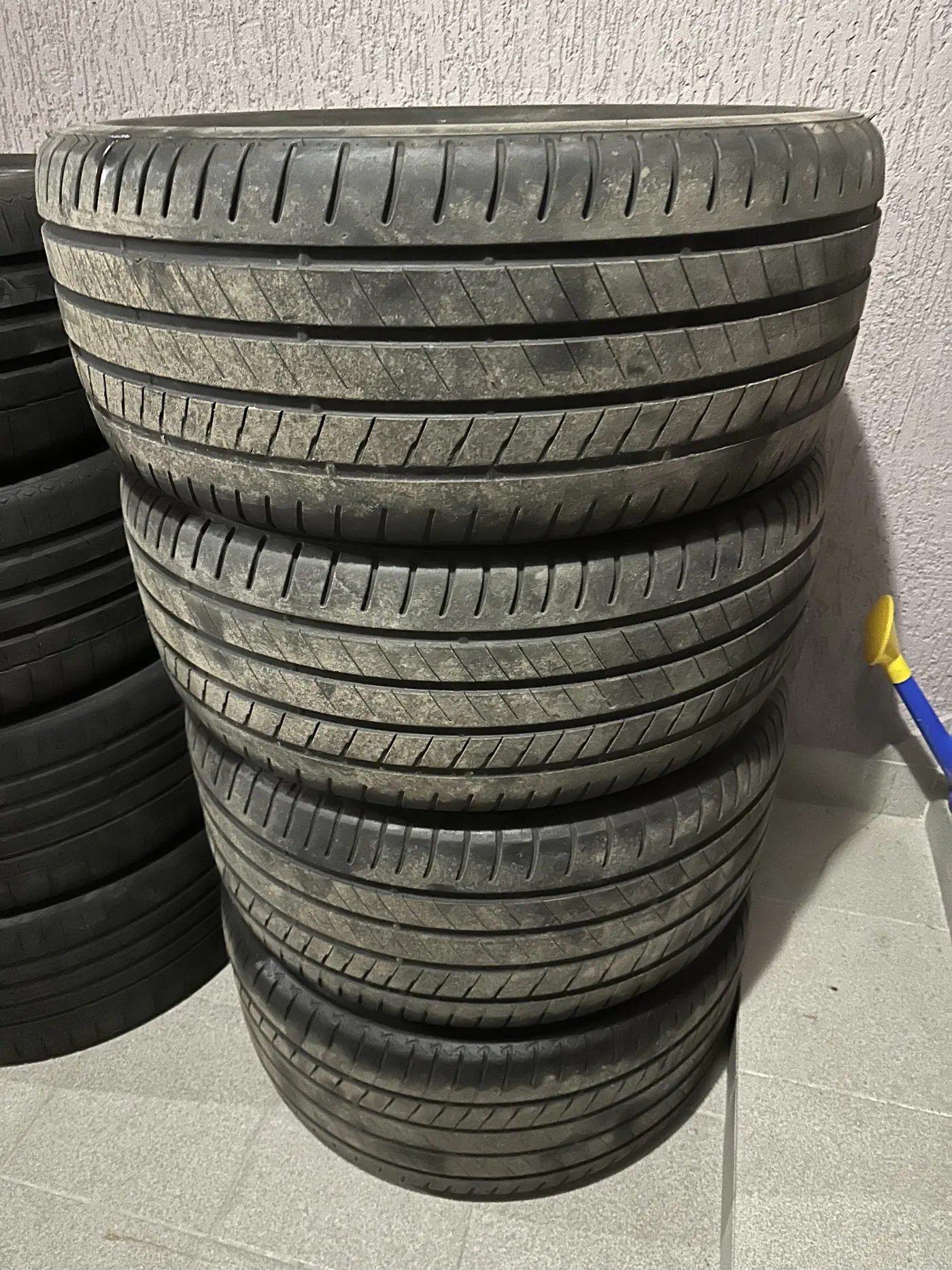 R20 305 40 Bridgestone altenza