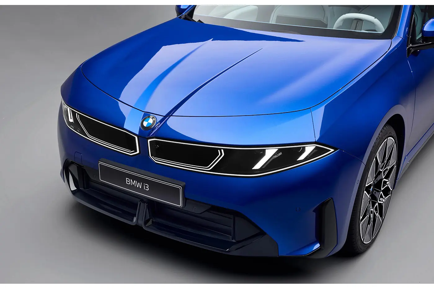 Официальный дебют BMW i3: электроседан с рекордной дальностью