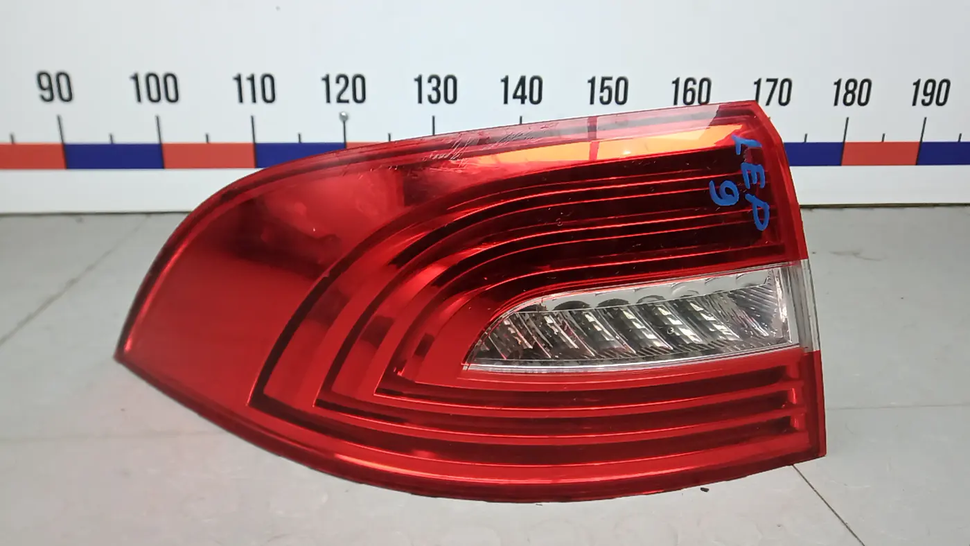 Фонарь задний левый к Skoda Superb 2013