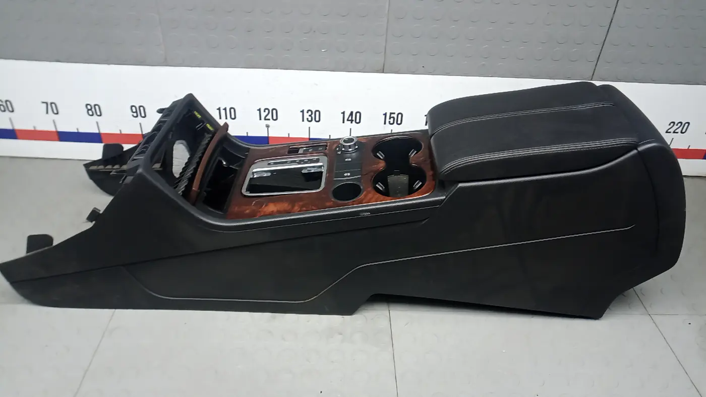 Подлокотник к Volkswagen Touareg 2011