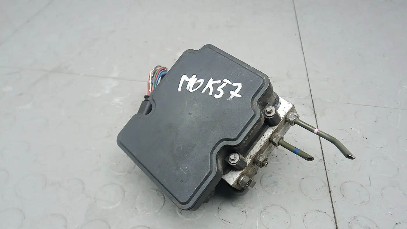 Блок ABS к Toyota Auris 2014