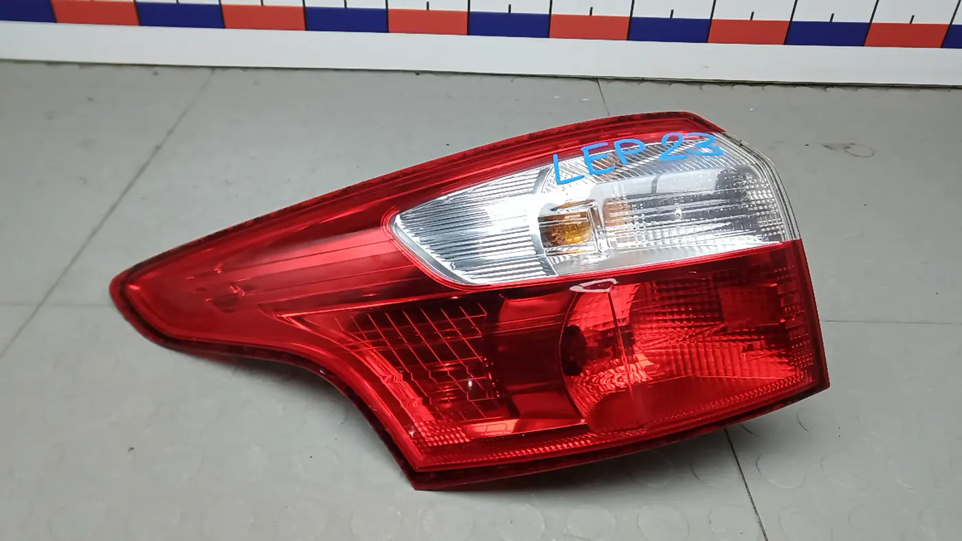 Фонарь задний левый к Ford Focus 2012