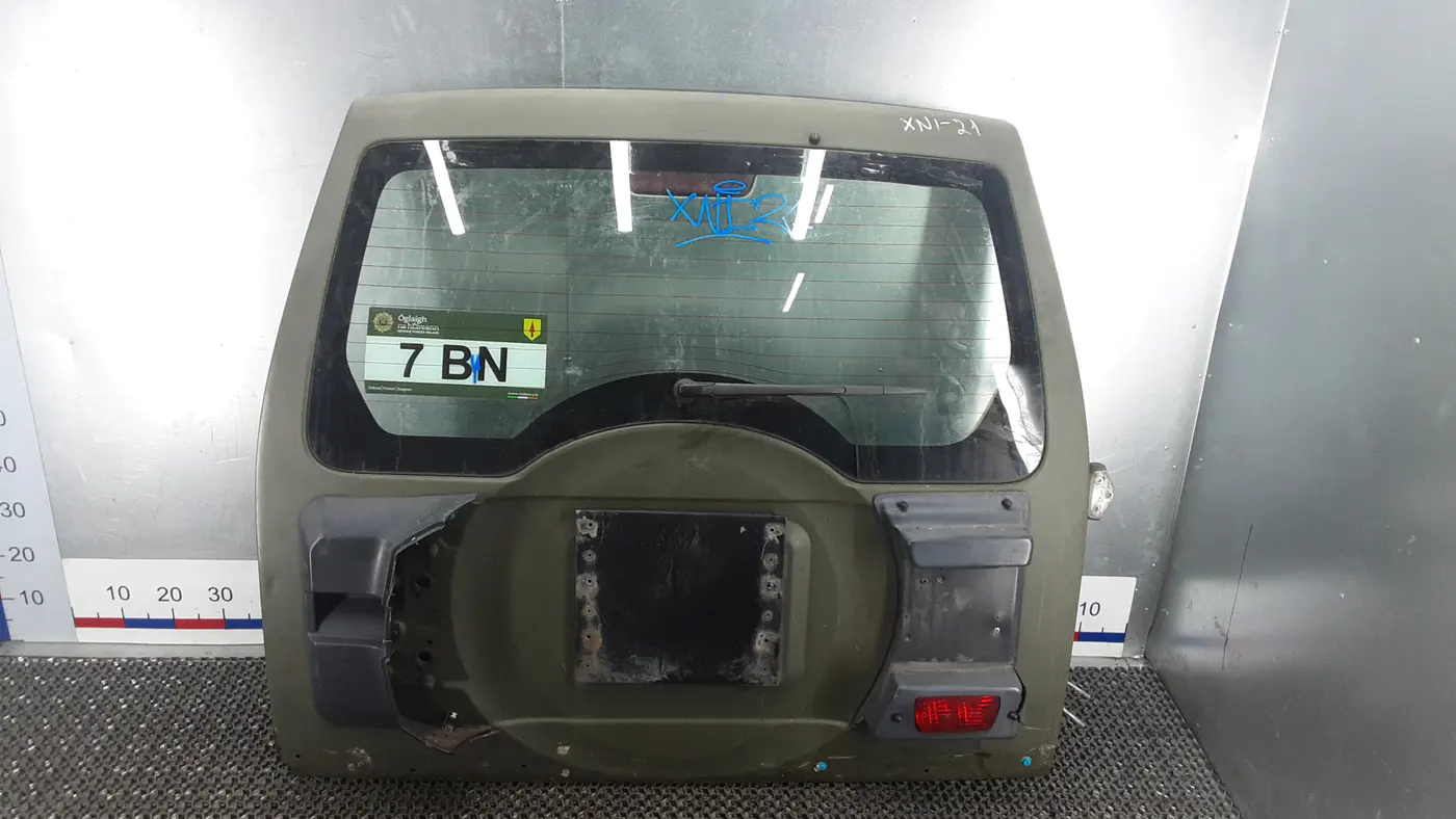 Стекло заднее к Mitsubishi Pajero 2010