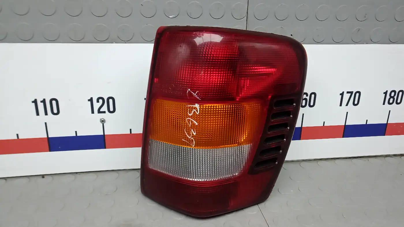 Фонарь задний правый к Jeep Grand Cherokee 2002