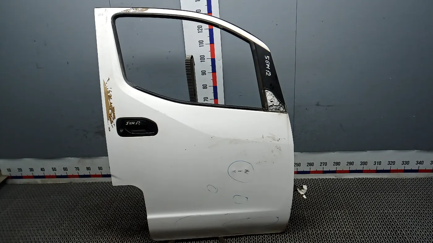 Дверь передняя правая к Nissan NV200 2012