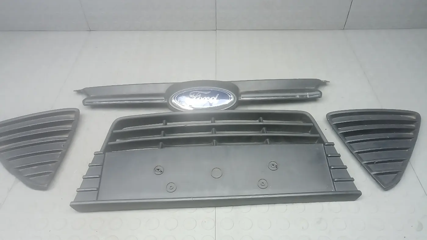 Решетка радиатора к Ford Focus 2013