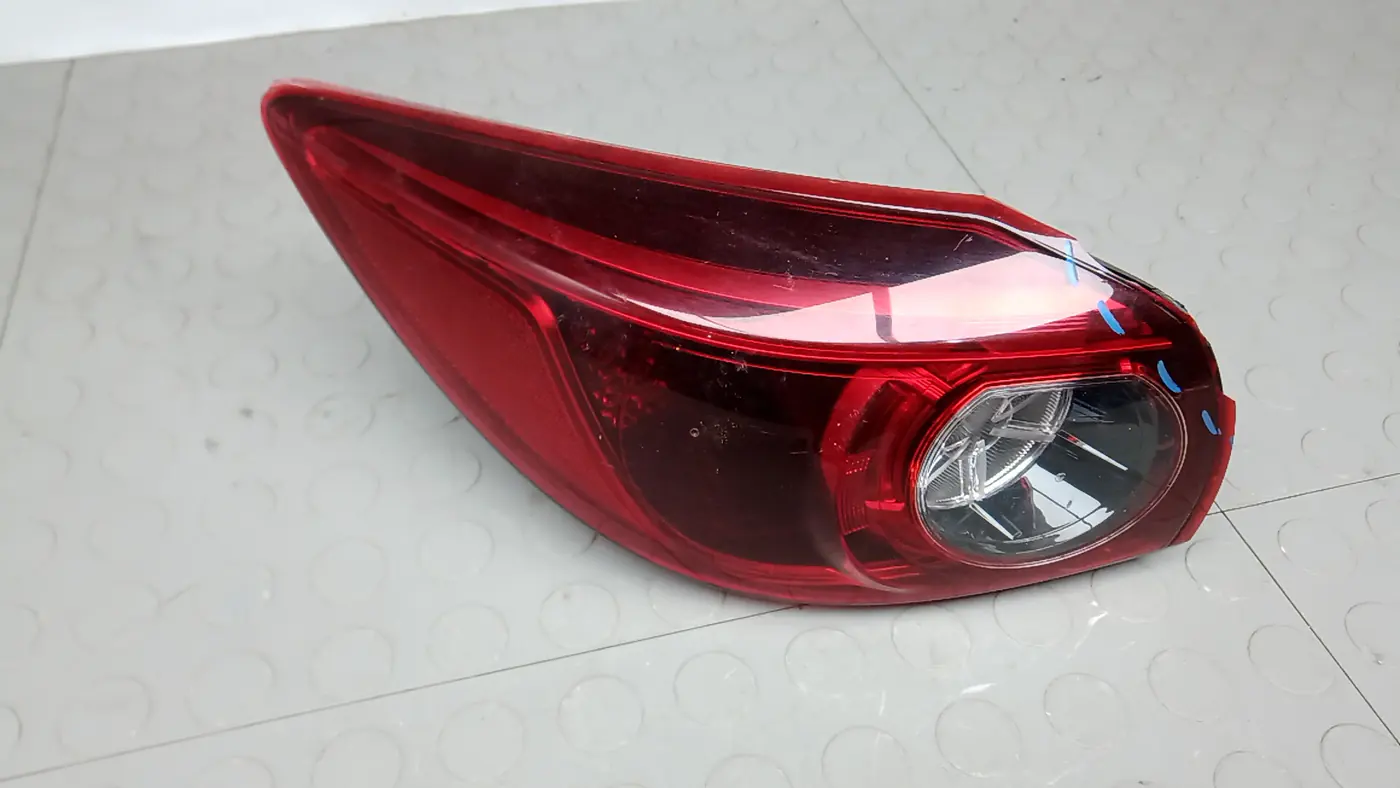 Фонарь задний левый к Mazda 3 2015