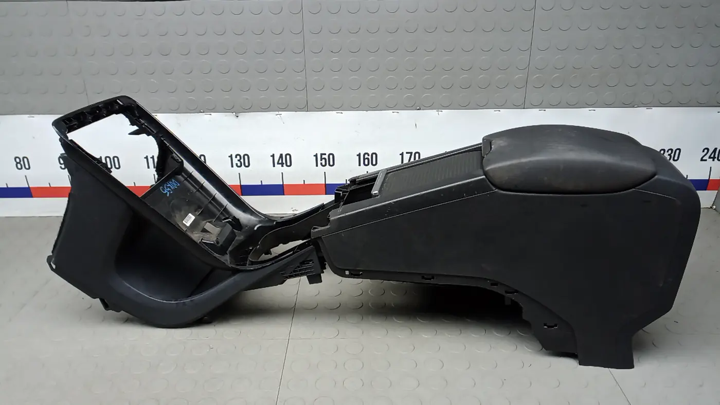 Подлокотник к Volvo S60 2011