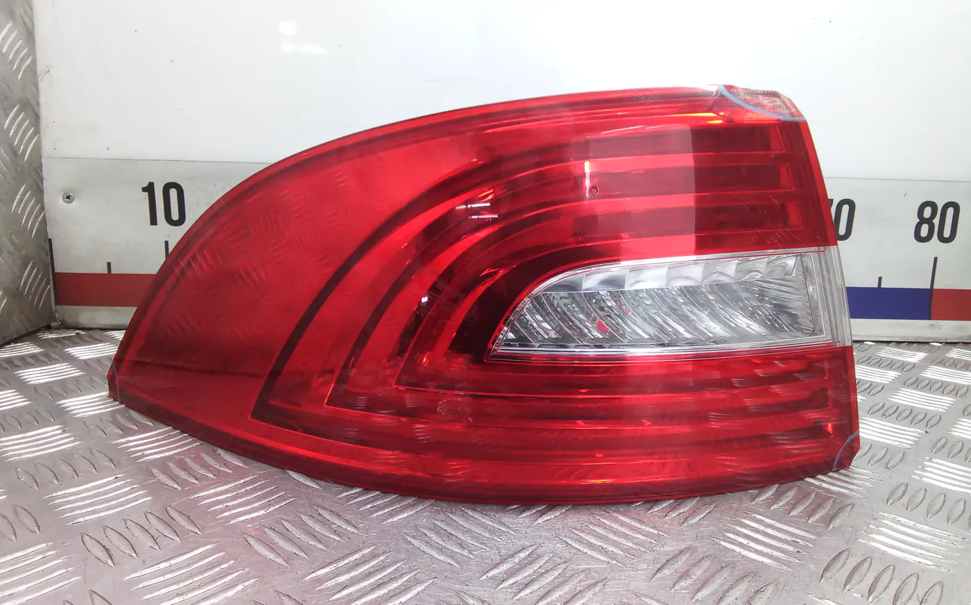 Фонарь задний левый к Skoda Superb 2014