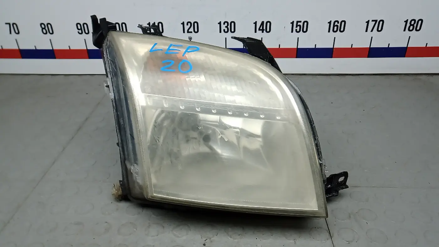 Фара правая к Ford Fusion 2005