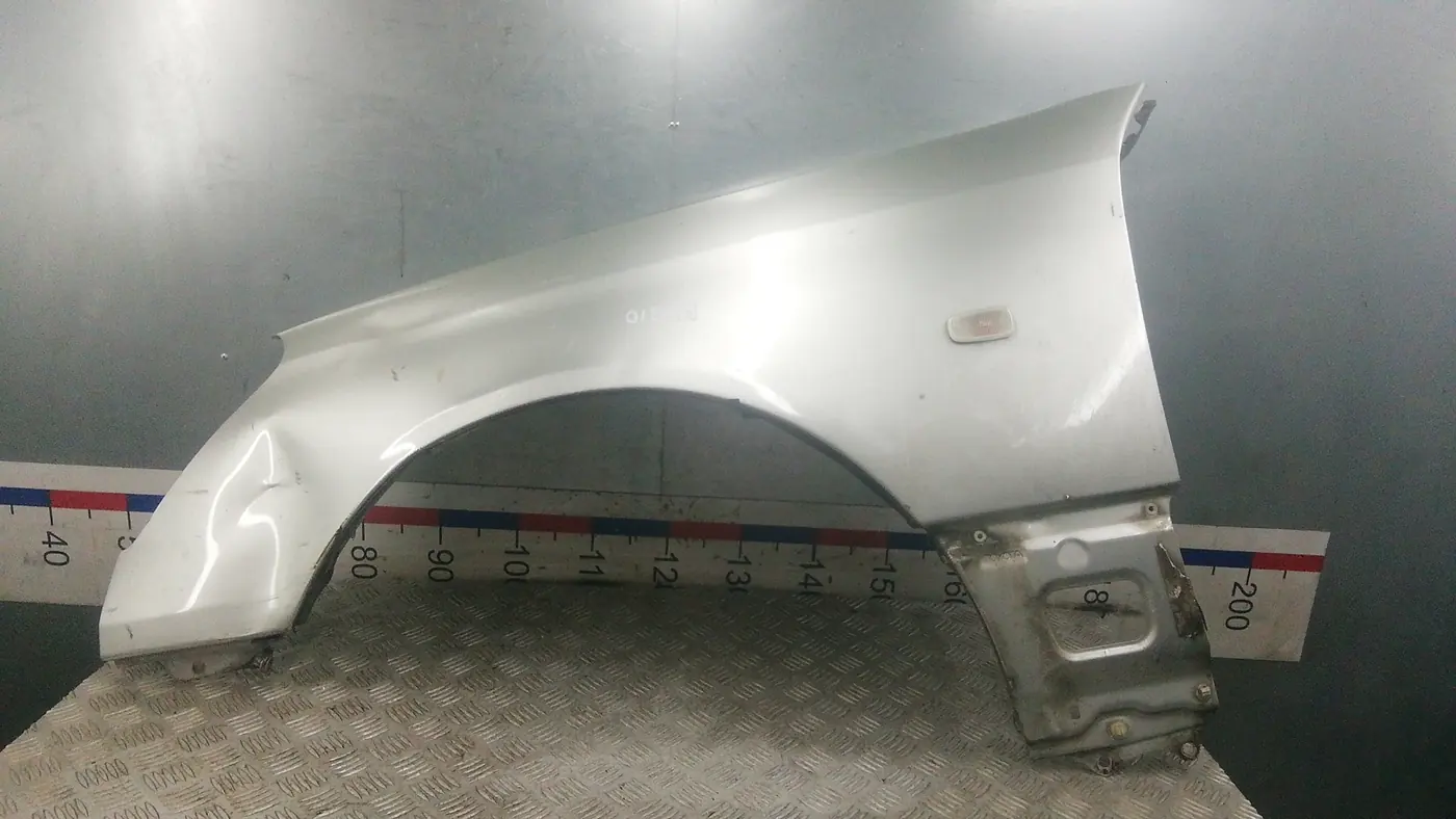 Крыло переднее левое к Lexus LS 2001