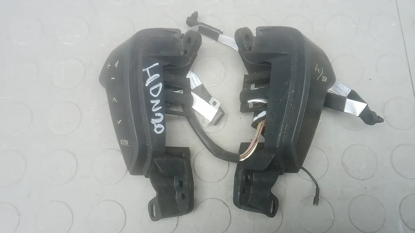 Кнопки руля к Toyota Avensis 2004