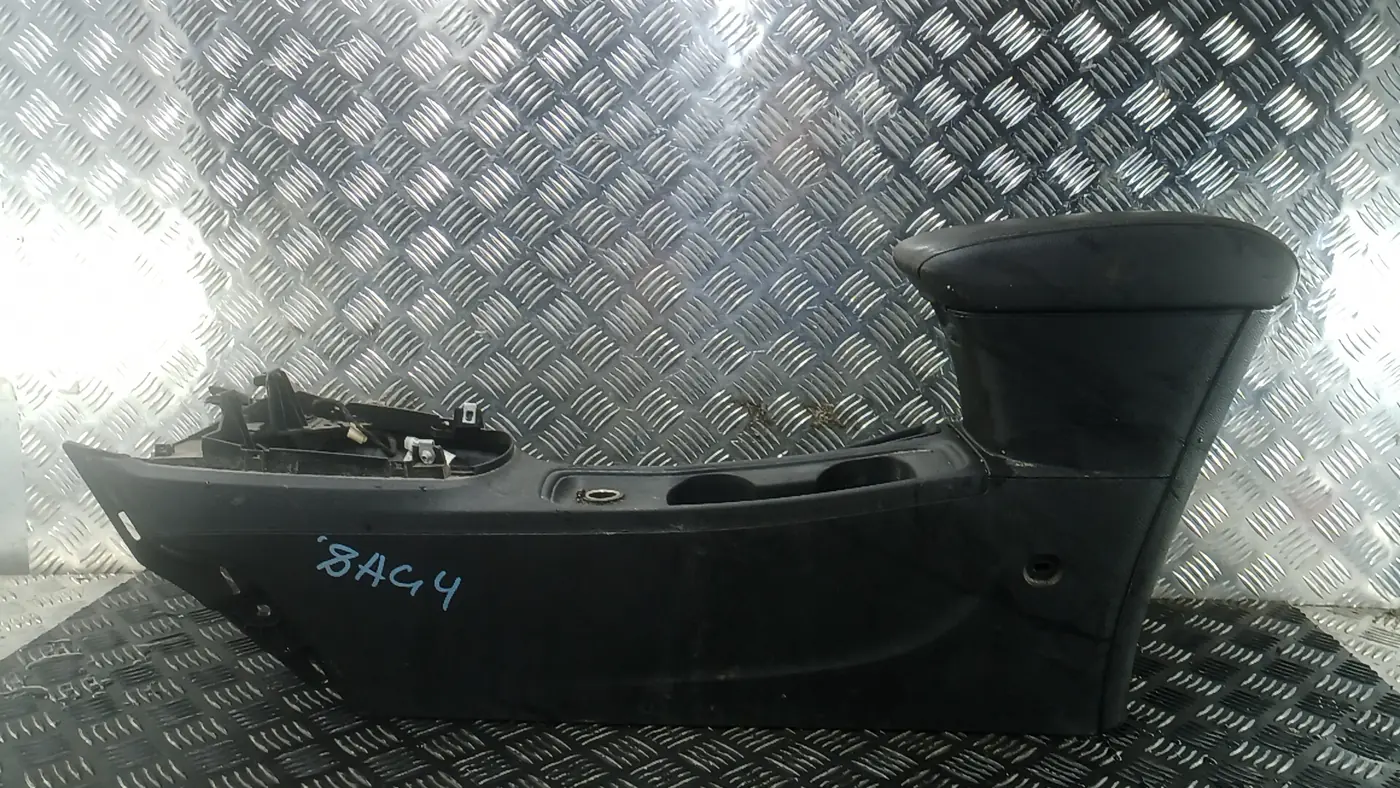 Подлокотник к Opel Astra 2016