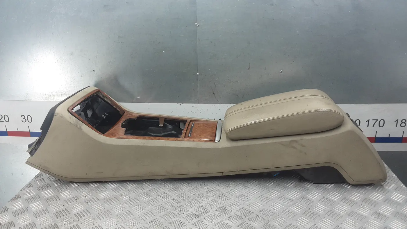 Подлокотник к Audi A8 2004