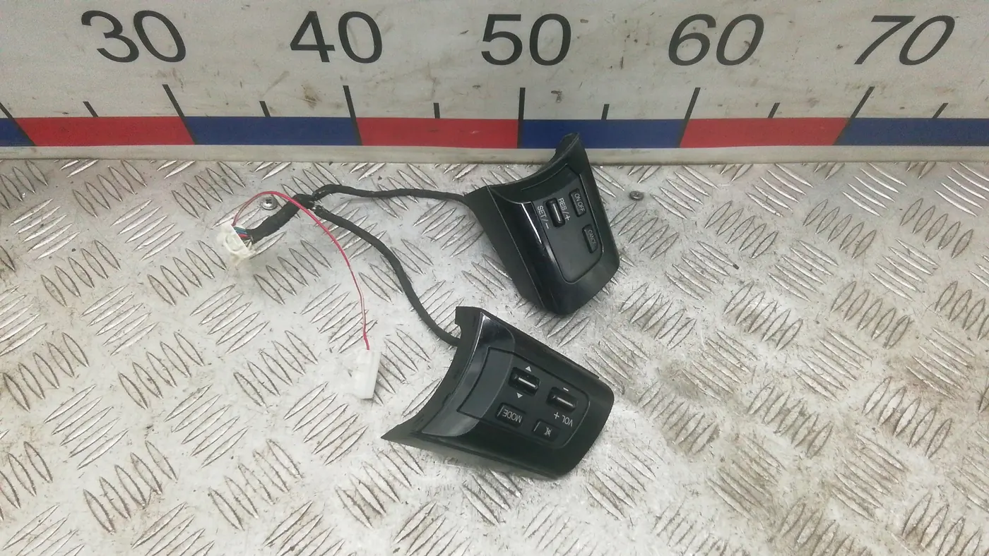 Кнопки руля к Mazda CX-7 2007
