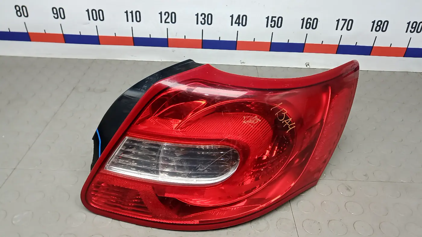 Фонарь задний правый к Suzuki Kizashi 2011
