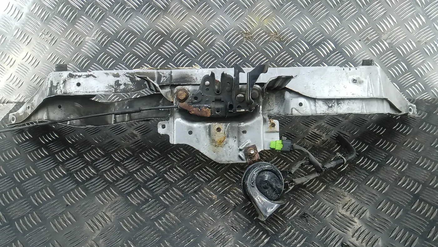 Рамка капота к Nissan Note 2012