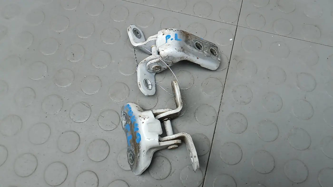 Петли к Toyota RAV 4 2013