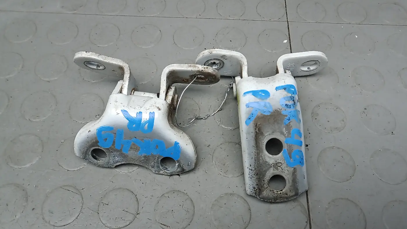 Петли к Toyota RAV 4 2013