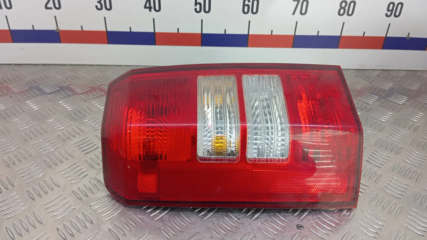 Фонарь задний левый к Jeep Liberty (Patriot) 2007