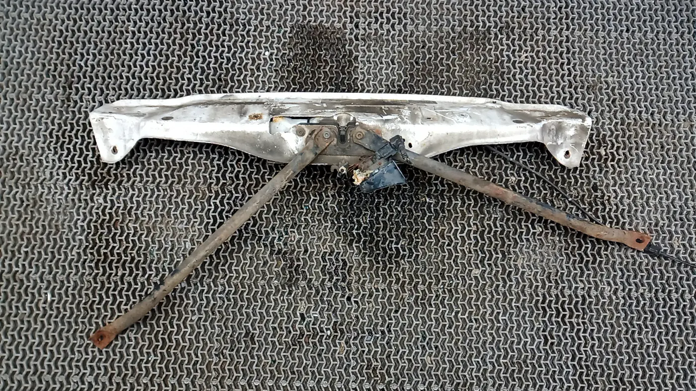 Рамка капота к Volkswagen Amarok 2013