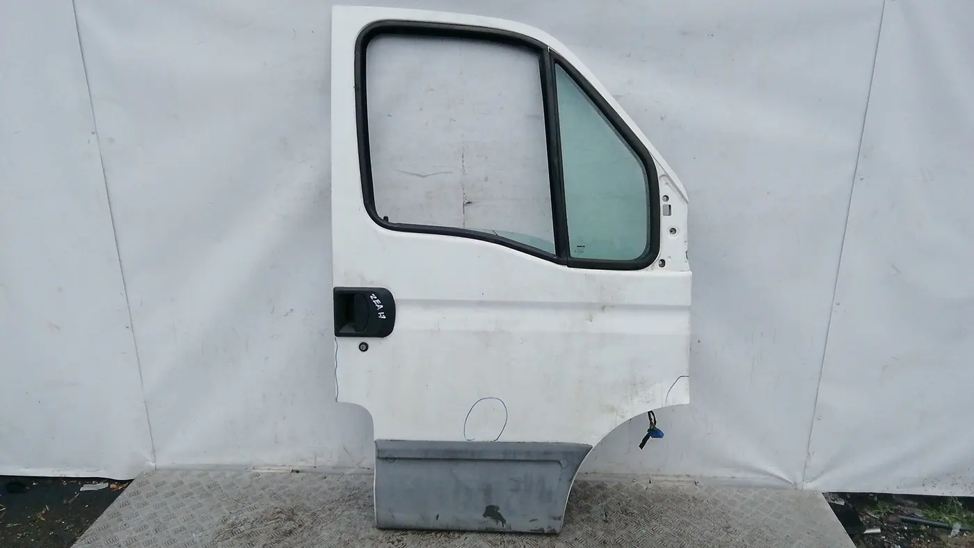 Дверь передняя правая к Iveco  2004
