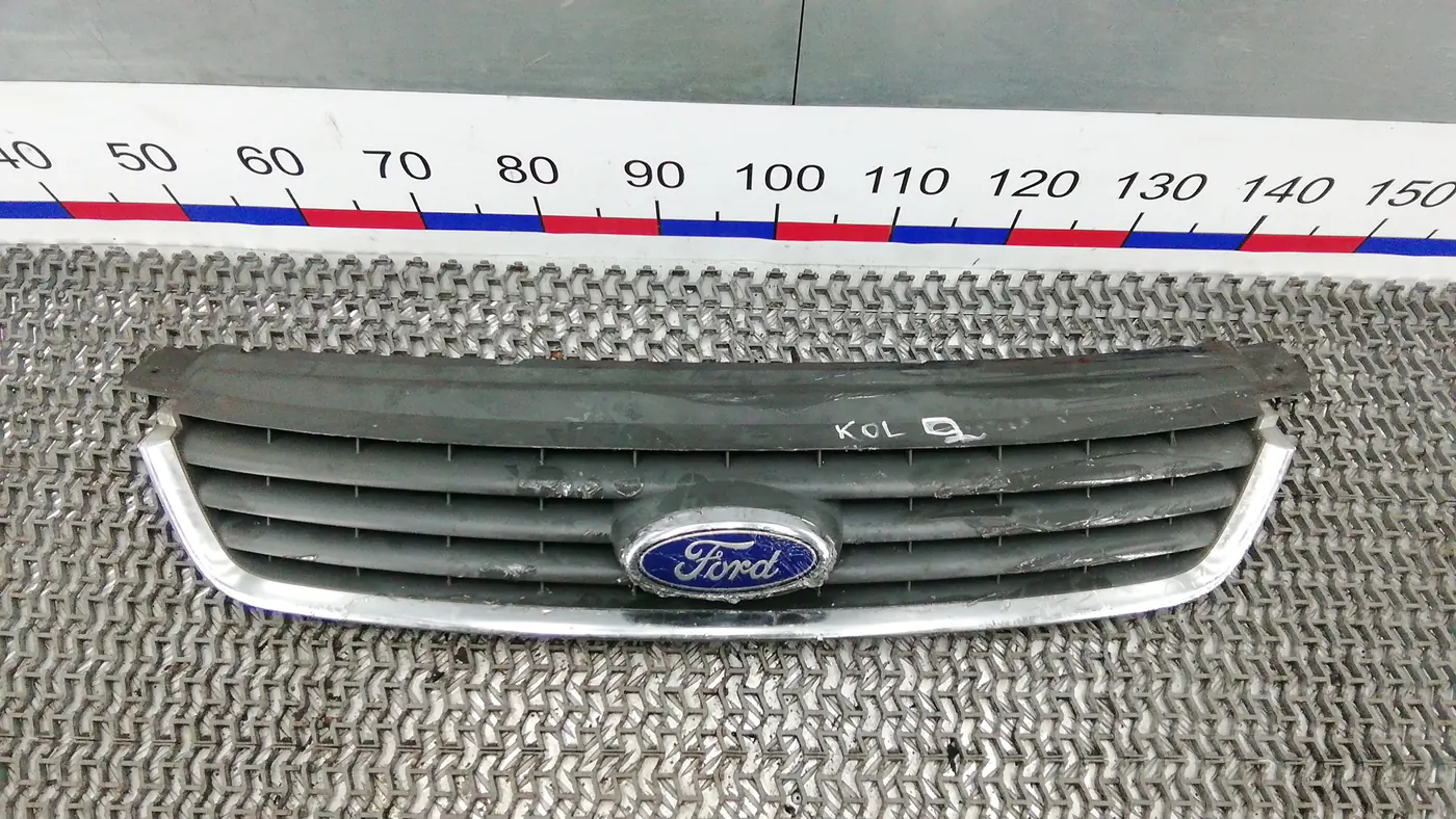 Решетка радиатора к Ford Kuga 2008