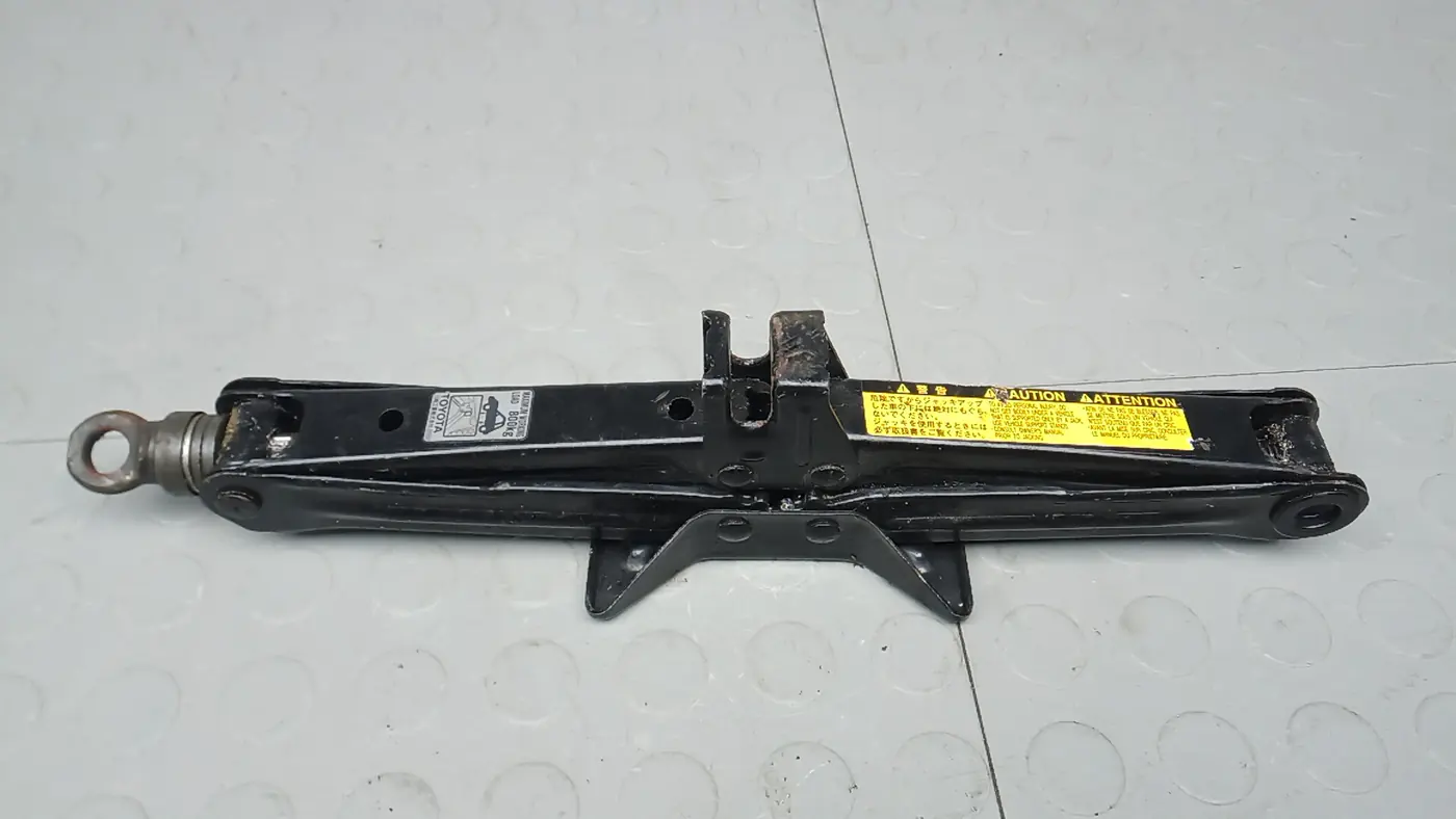 Домкрат к Toyota Prius 2007