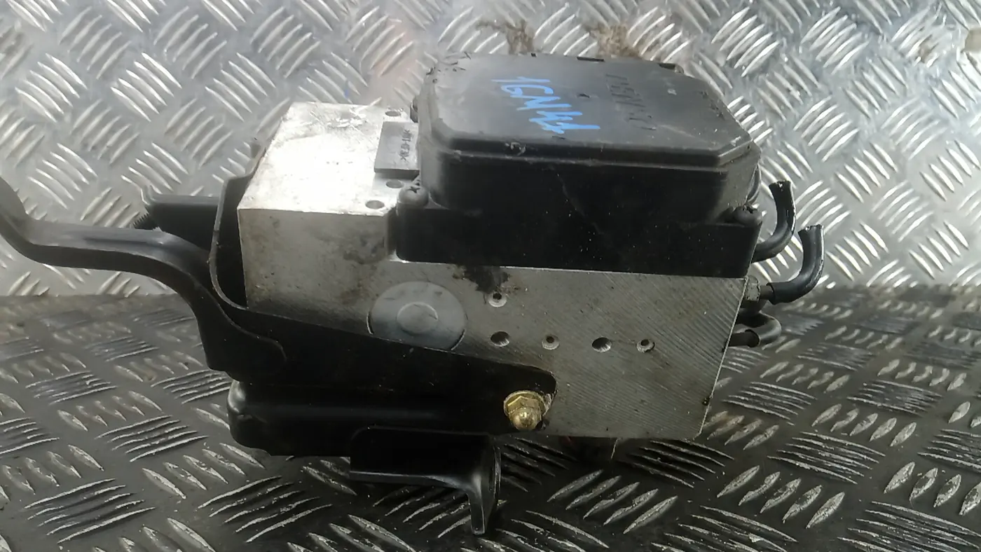 Блок ABS к Lexus LS 2002