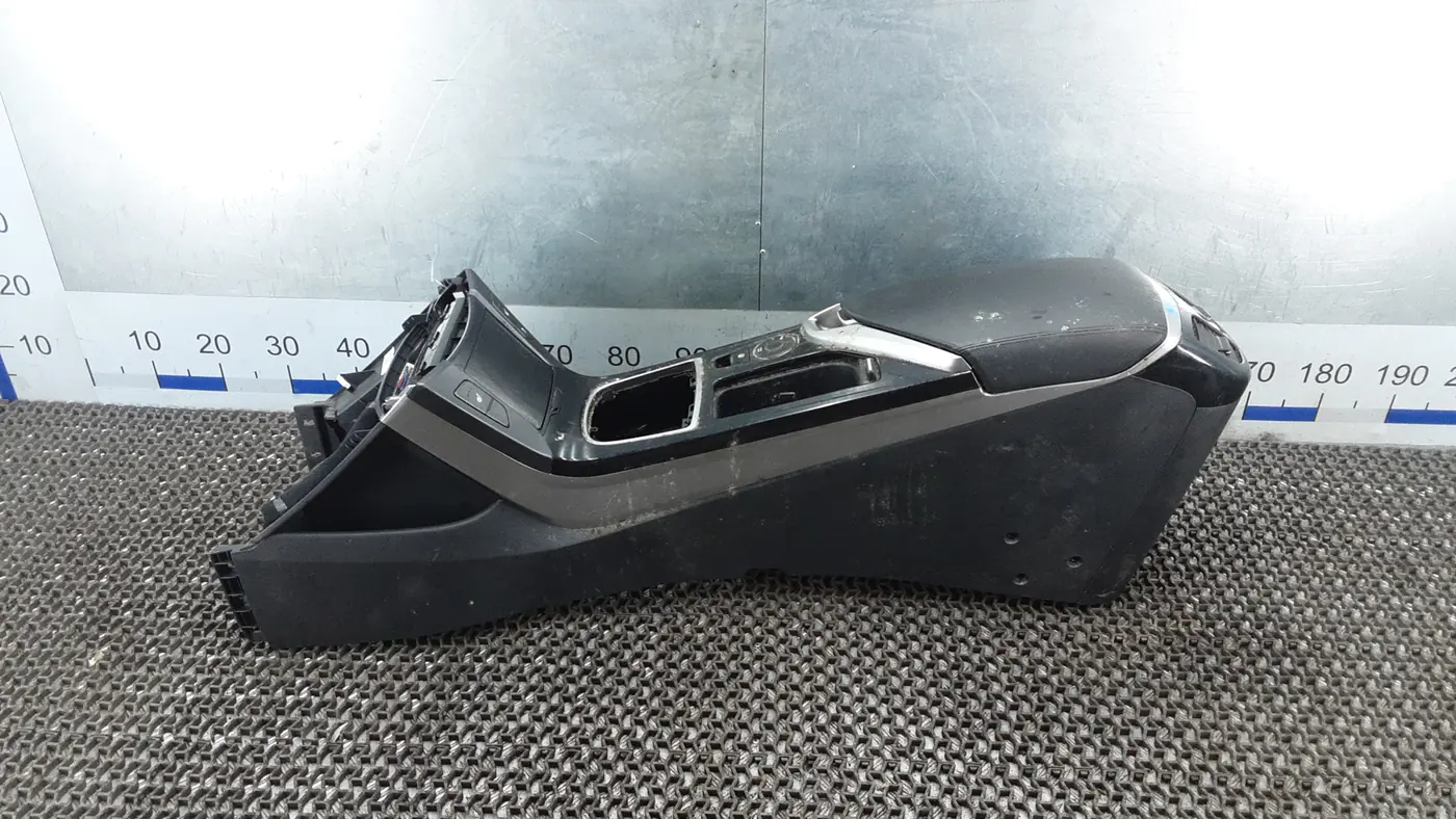 Подлокотник к Hyundai i40 2012