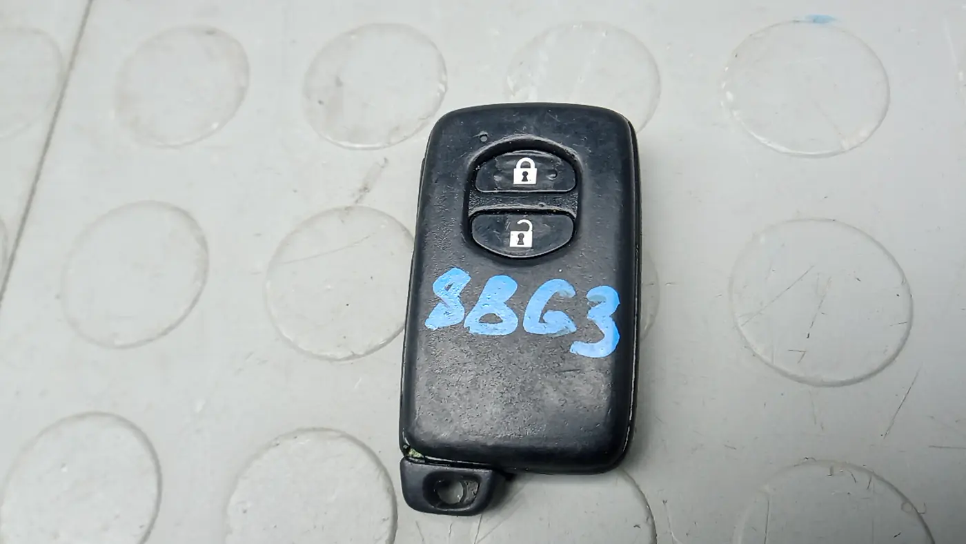 Ключ-карта к Toyota Prius 2012