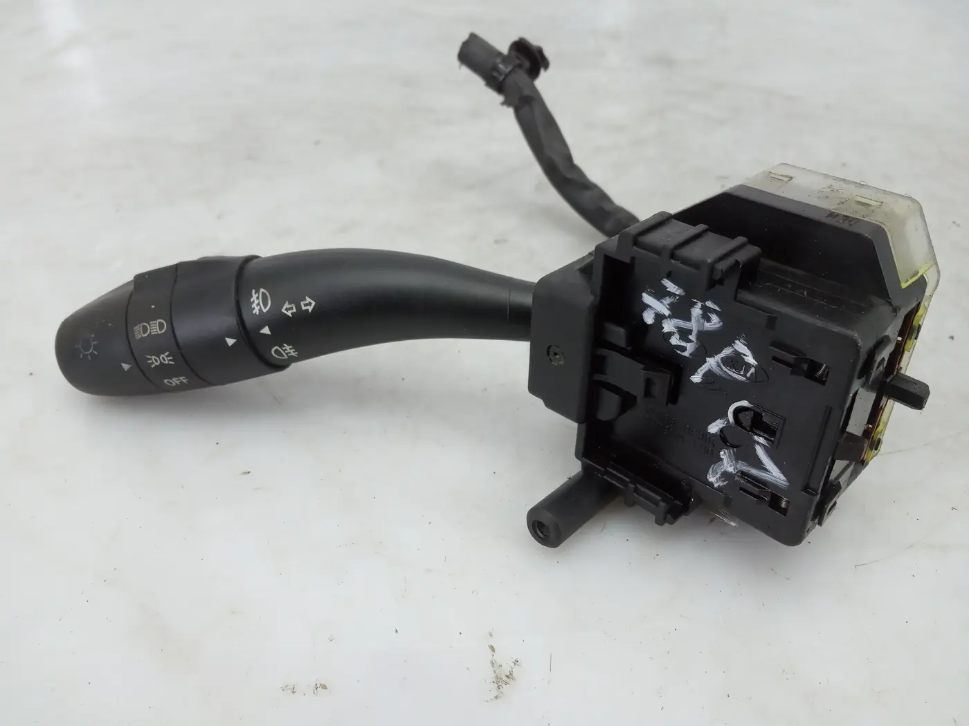 Переключатель поворотов к Hyundai i30 2008