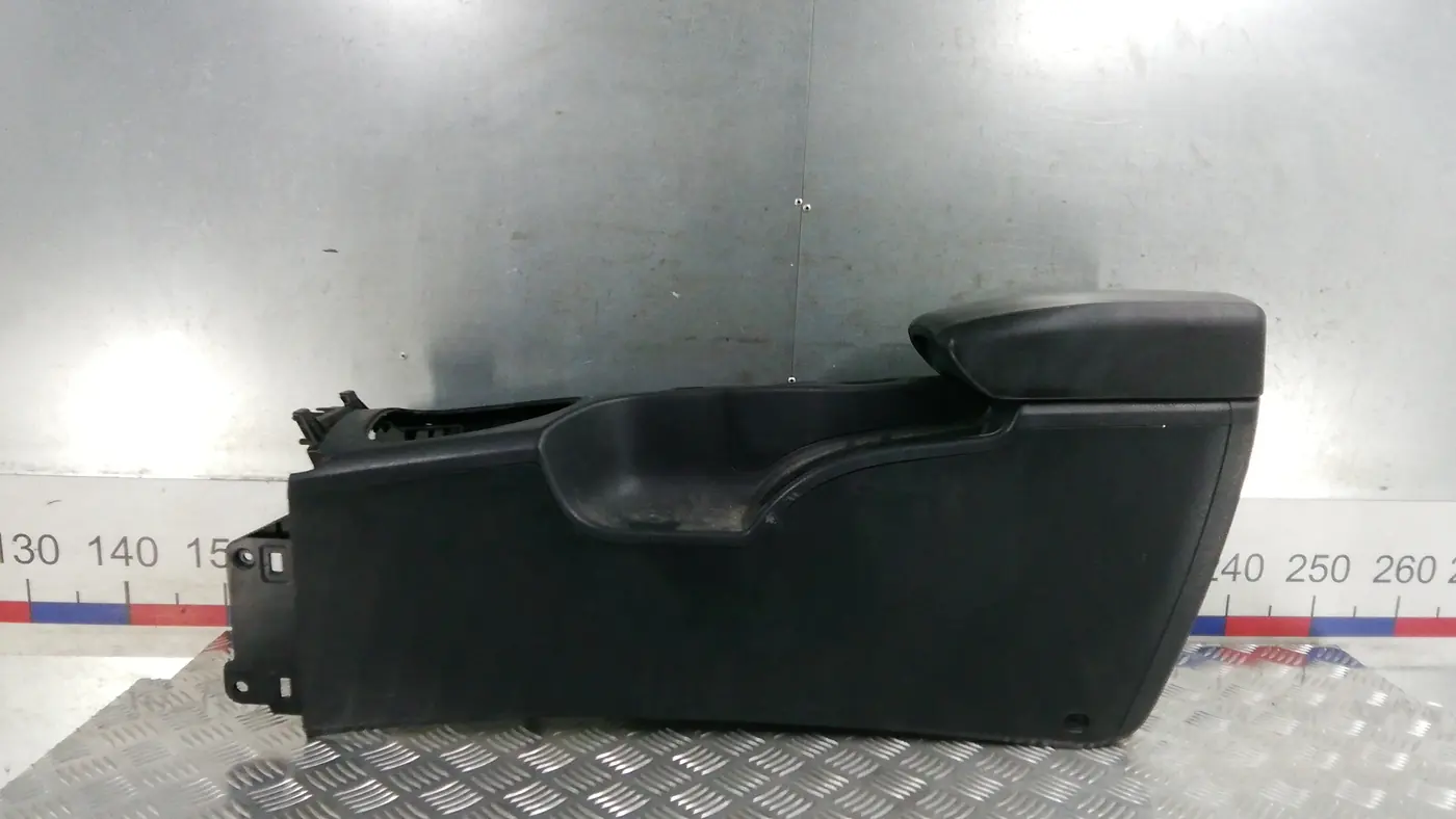 Подлокотник к Nissan Qashqai 2010