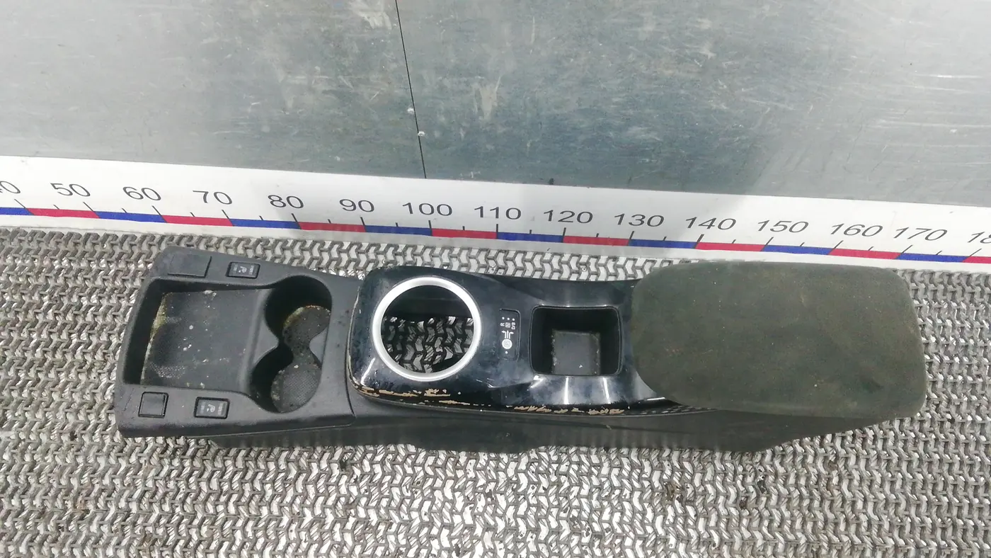 Подлокотник к Nissan Leaf 2012