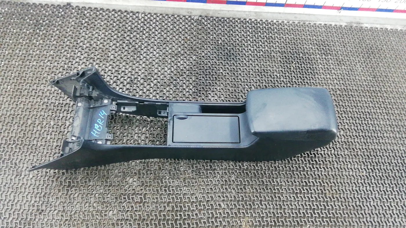Подлокотник к Mazda 100 2008