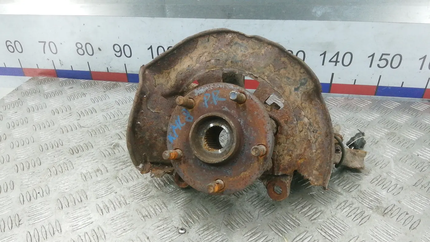 Кулак поворотный правый к Toyota RAV 4 2006